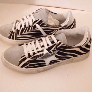 Steve Madden Distressed Rubie Zebra